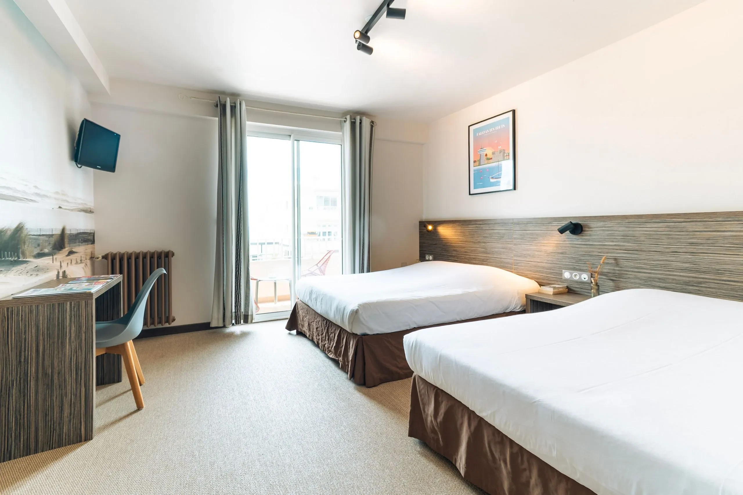 Chambre double lumineuse avec balcon - Hébergement Palavas-les-Flots - Hôtel du Midi Palavas